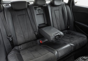Подержанный автомобиль Audi A4 Sedan 2018 года (25 фото)