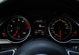 Подержанный автомобиль Audi A5 Coupe 2013 года (13 фото)