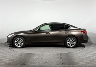 Подержанный автомобиль Infiniti Q50 2015 года (8 фото)