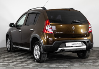 Подержанный автомобиль Renault Sandero 2014 года (7 фото)