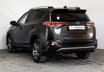 Подержанный автомобиль Toyota RAV4 2019 года (7 фото)