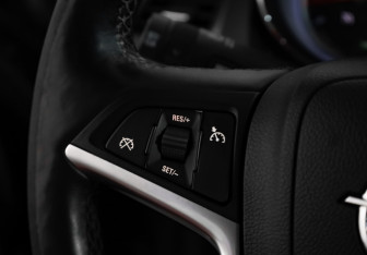 Подержанный автомобиль Opel Astra Hatchback 2011 года (10 фото)