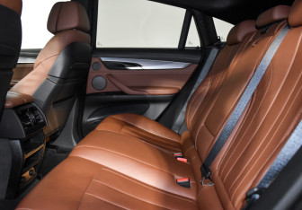 Подержанный автомобиль BMW X6 2016 года (12 фото)