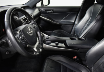 Подержанный автомобиль Lexus IS Sedan 2014 года (10 фото)