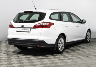 Подержанный автомобиль Ford Focus Wagon 2012 года (5 фото)