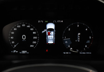 Подержанный автомобиль Volvo XC90 2015 года (20 фото)
