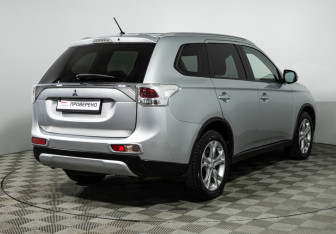 Подержанный автомобиль Mitsubishi Outlander 2014 года (5 фото)