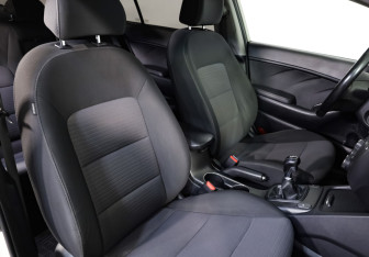 Подержанный автомобиль Kia Cerato Sedan 2014 года (19 фото)