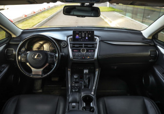 Подержанный автомобиль Lexus NX 2017 года (12 фото)