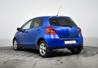 Подержанный автомобиль Toyota Yaris Hatchback 2007 года (7 фото)