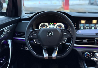 Подержанный автомобиль Changan CS95 2023 года (12 фото)