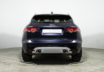 Подержанный автомобиль Jaguar F-Pace 2016 года (6 фото)