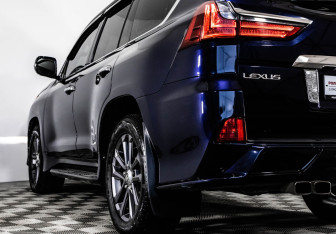 Подержанный автомобиль Lexus LX 2015 года (9 фото)