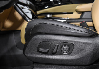 Подержанный автомобиль Kia Carnival 2021 года (10 фото)