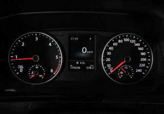 Подержанный автомобиль Volkswagen Caravelle 2019 года (12 фото)