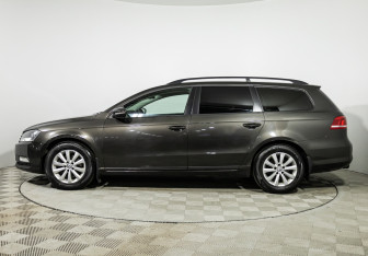 Подержанный автомобиль Volkswagen Passat Wagon 2012 года (8 фото)