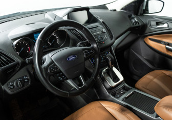 Подержанный автомобиль Ford Kuga 2016 года (11 фото)