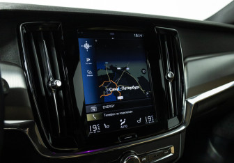 Подержанный автомобиль Volvo V90 2018 года (16 фото)