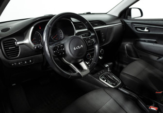 Подержанный автомобиль Kia Rio Hatchback 2021 года (11 фото)