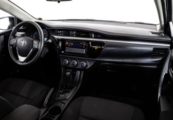 Подержанный автомобиль Toyota Corolla Sedan 2014 года (8 фото)