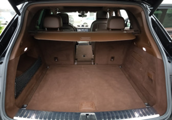 Подержанный автомобиль Porsche Cayenne 2019 года (32 фото)