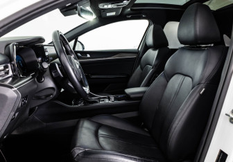 Подержанный автомобиль Kia K5 2020 года (28 фото)