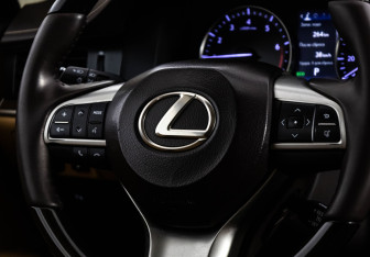 Подержанный автомобиль Lexus ES 2016 года (12 фото)