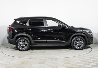 Подержанный автомобиль Kia Seltos 2023 года (4 фото)