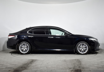 Подержанный автомобиль Toyota Camry Sedan 2018 года (4 фото)