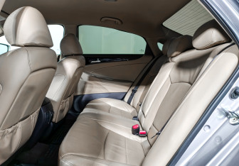 Подержанный автомобиль Hyundai Sonata 2011 года (12 фото)