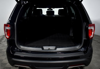Подержанный автомобиль Ford Explorer 2018 года (27 фото)