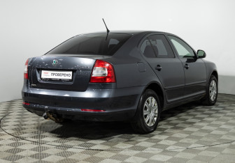 Подержанный автомобиль Skoda Octavia Liftback 2011 года (5 фото)