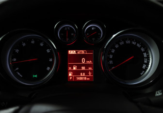 Подержанный автомобиль Opel Astra Hatchback 2014 года (12 фото)