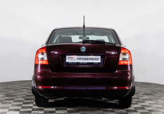 Подержанный автомобиль Skoda Octavia Liftback 2010 года (6 фото)