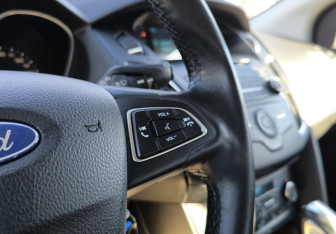 Подержанный автомобиль Ford Focus Hatchback 2015 года (14 фото)