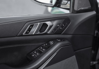 Подержанный автомобиль BMW X5 2019 года (25 фото)