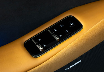 Подержанный автомобиль Voyah Passion 2023 года (25 фото)