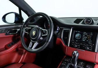 Подержанный автомобиль Porsche Macan 2015 года (13 фото)