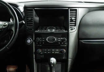 Подержанный автомобиль Infiniti FX 2012 года (14 фото)