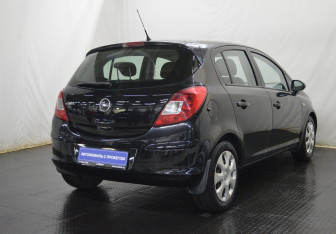 Подержанный автомобиль Opel Corsa 2010 года (5 фото)