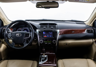 Подержанный автомобиль Toyota Camry Sedan 2014 года (10 фото)