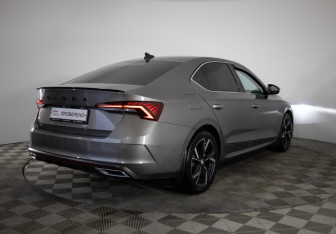 Подержанный автомобиль Skoda Octavia Liftback 2023 года (5 фото)