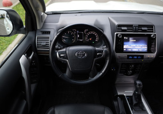 Подержанный автомобиль Toyota Land Cruiser Prado 2019 года (9 фото)