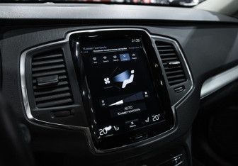 Подержанный автомобиль Volvo XC90 2021 года (22 фото)