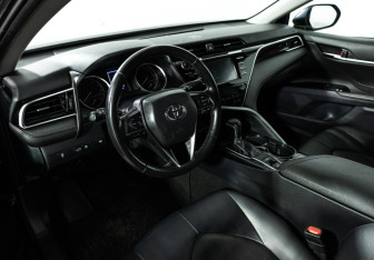 Подержанный автомобиль Toyota Camry Sedan 2018 года (11 фото)