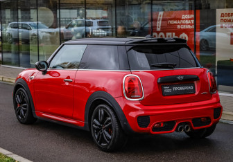 Подержанный автомобиль MINI Hatch 2020 года (8 фото)