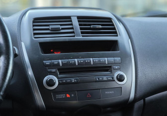 Подержанный автомобиль Mitsubishi ASX 2012 года (16 фото)