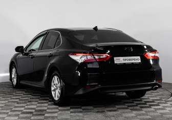 Подержанный автомобиль Toyota Camry Sedan 2020 года (9 фото)