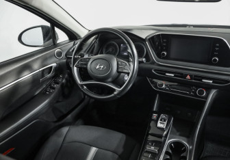 Подержанный автомобиль Hyundai Sonata 2021 года (9 фото)