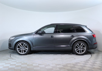 Подержанный автомобиль Audi Q7 2017 года (9 фото)